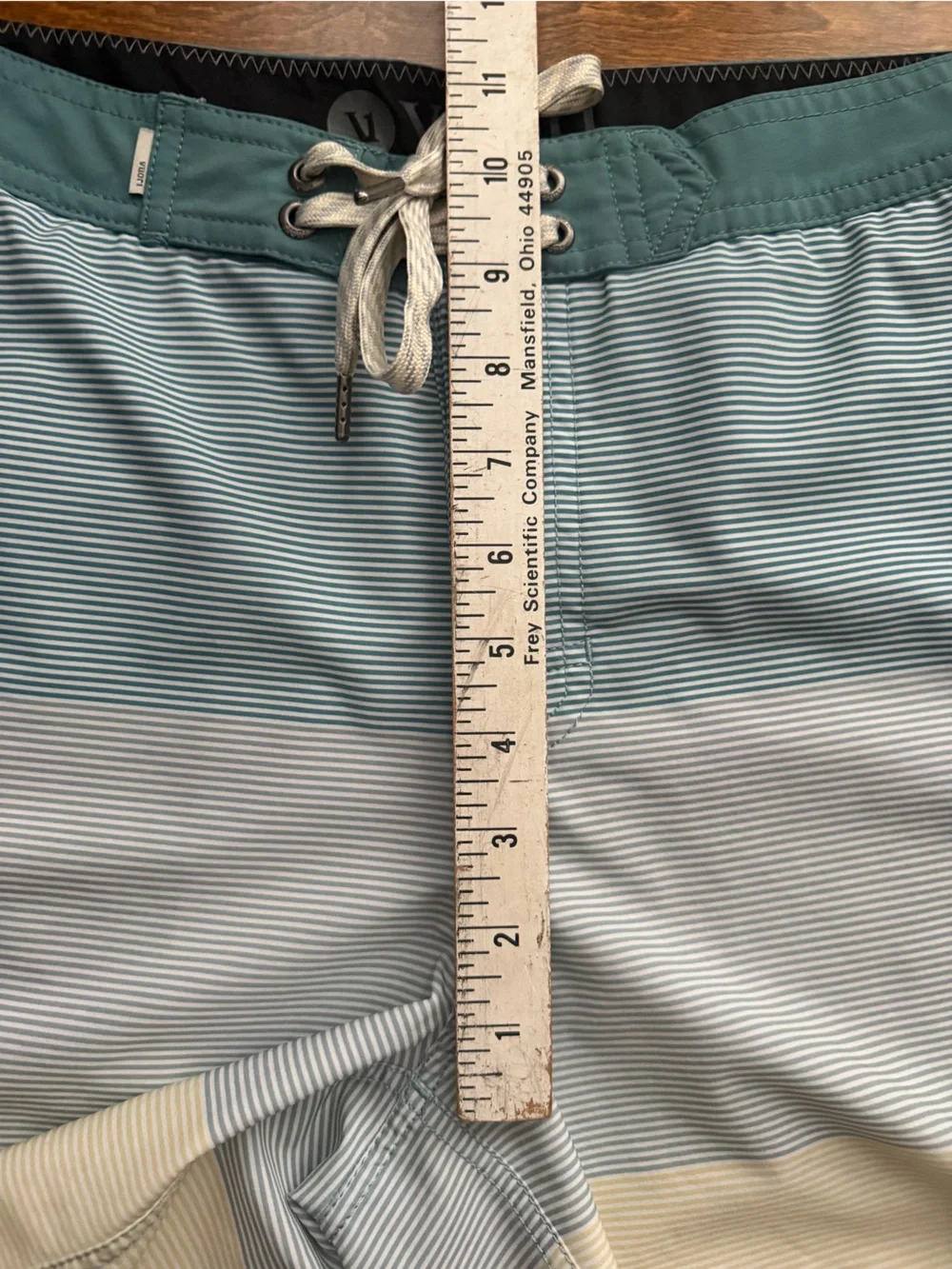 VUORI Cruise Boardshorts Men's Size 30 Sagebrush Wave Stripe V314 Striped
